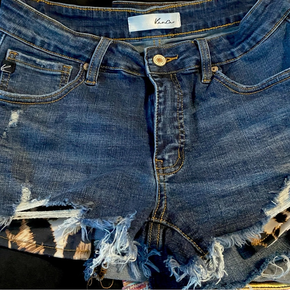 SO cute ! KanCan short denim short shorts size large. Fits like an 8